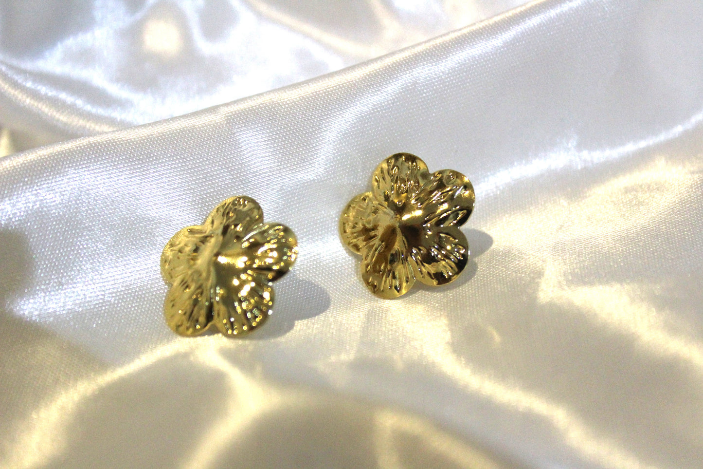 boucles la fleur fermés